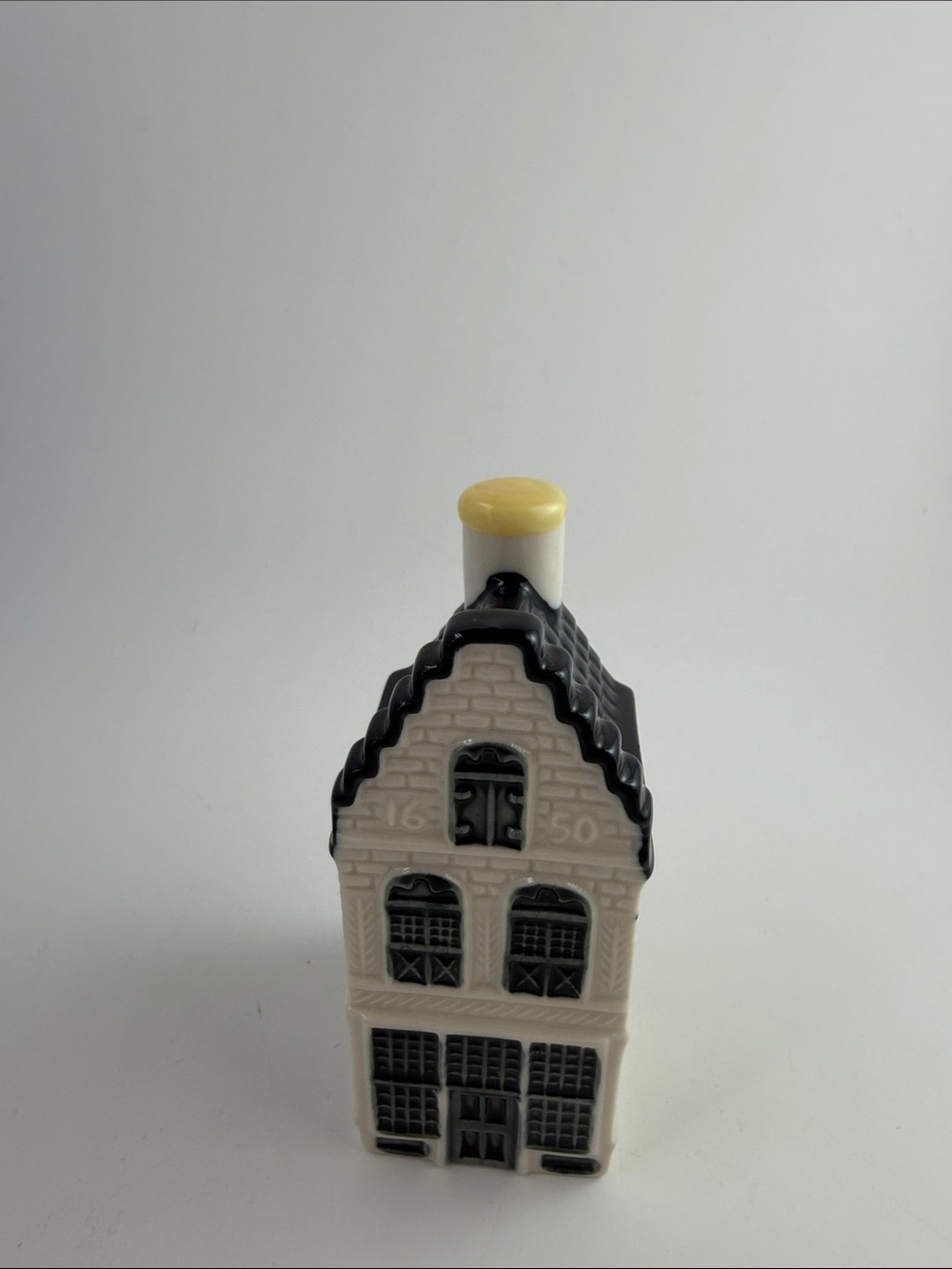 KLM #15 Blue Delft House Sealed 2019